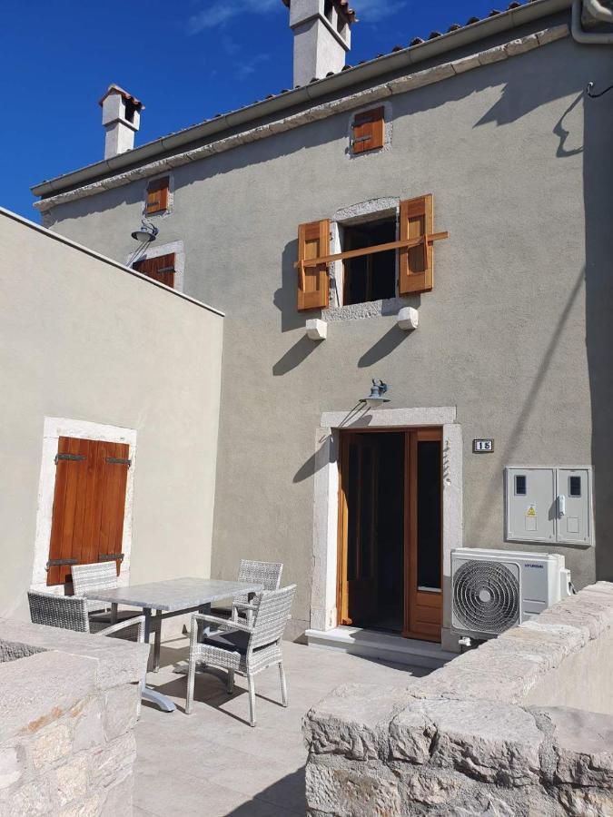 House Tuna Ustrine Exterior photo